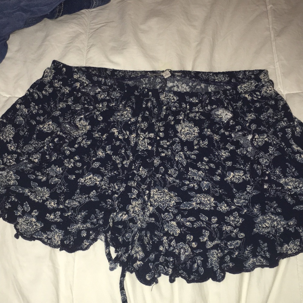 Floral blue stretchy waist shorts